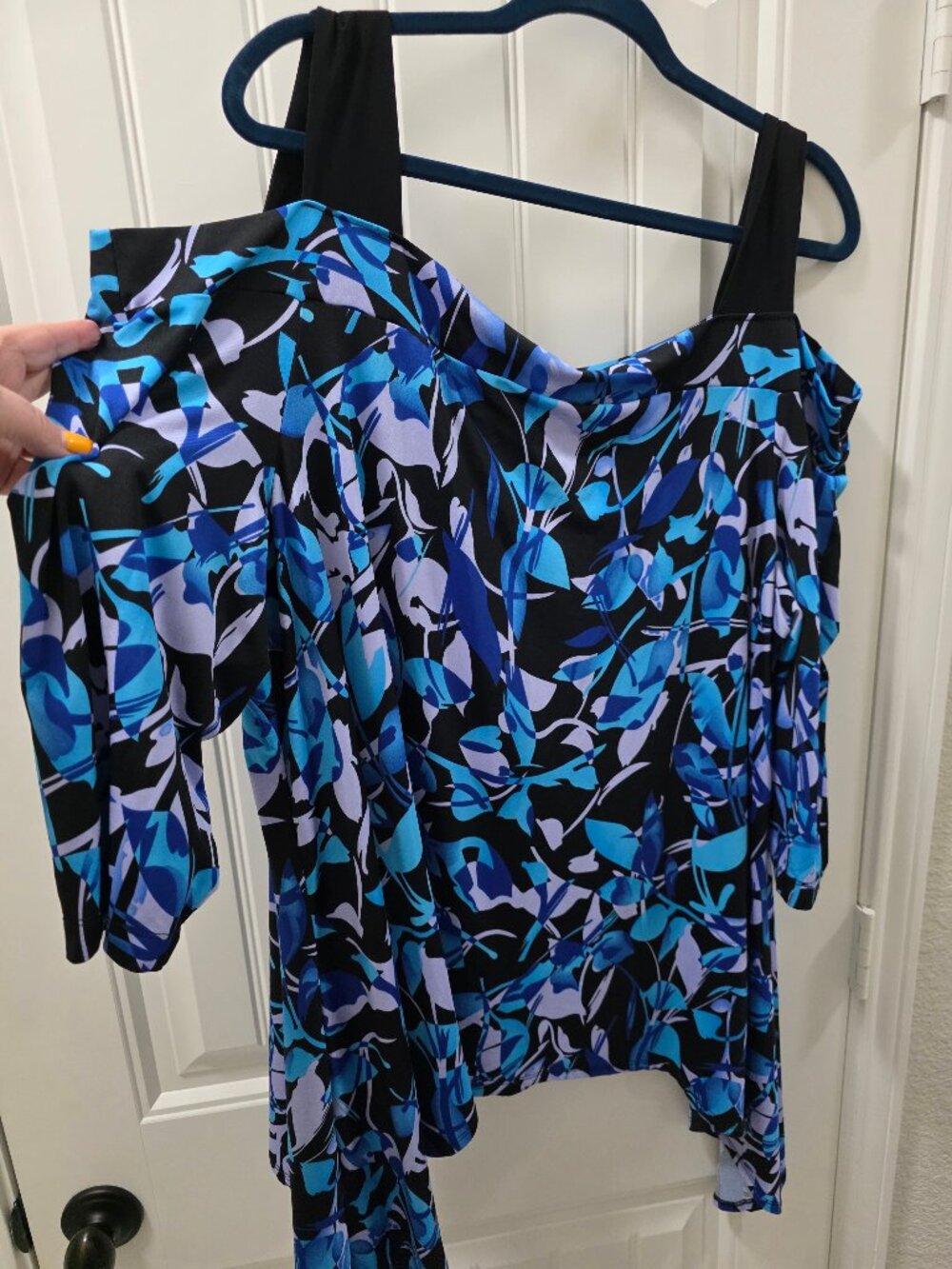 Avenue 22/24 Cold Shoulder Floral Sharkbite Top Blue Black Plus Size